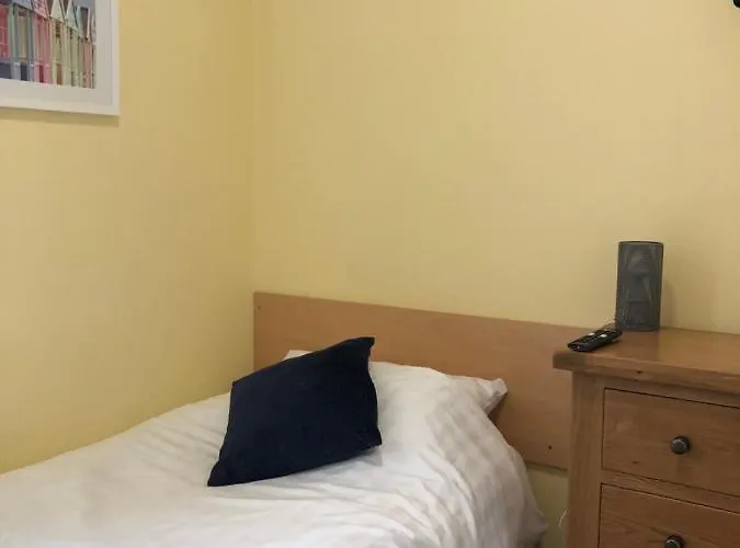 The Side בית הארחה