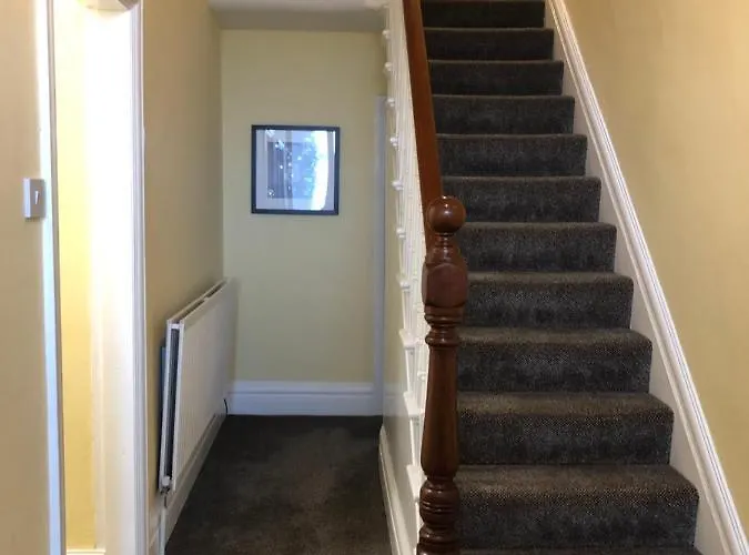 The Side בית הארחה